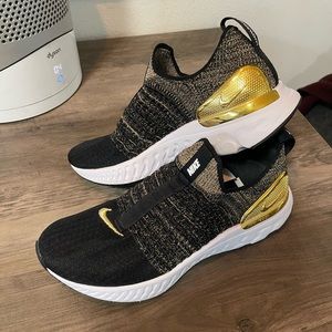Nike flyknit size 7 womens (black & gold) worn once
